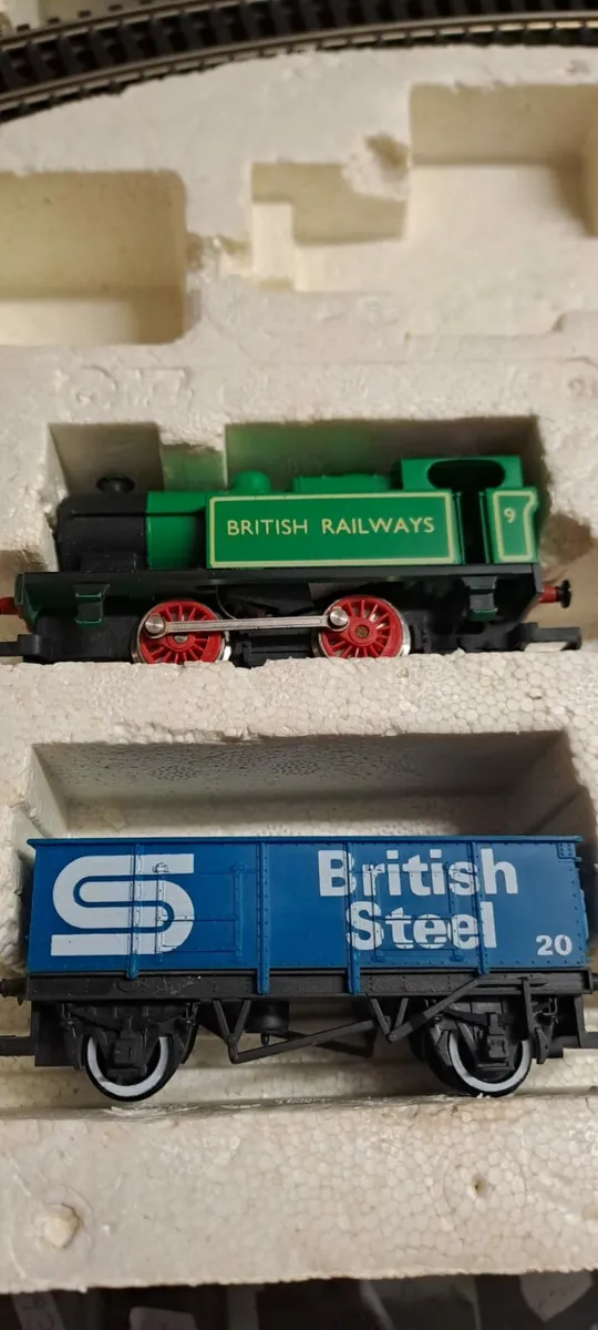 Hornby OO Gauge Industrial Freight Train Set - Image 2