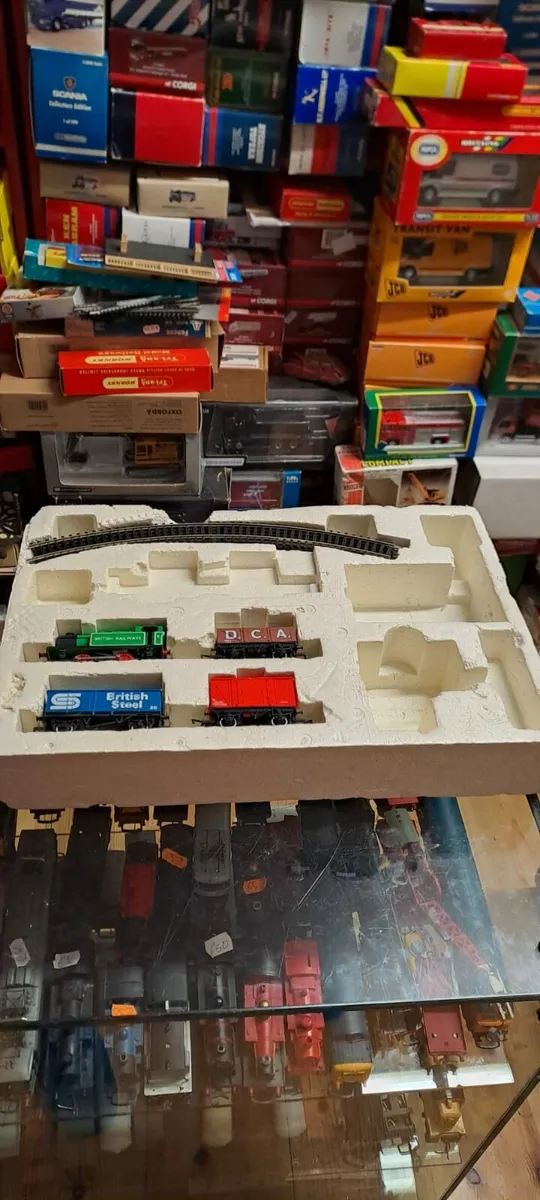 Hornby OO Gauge Industrial Freight Train Set - Image 1
