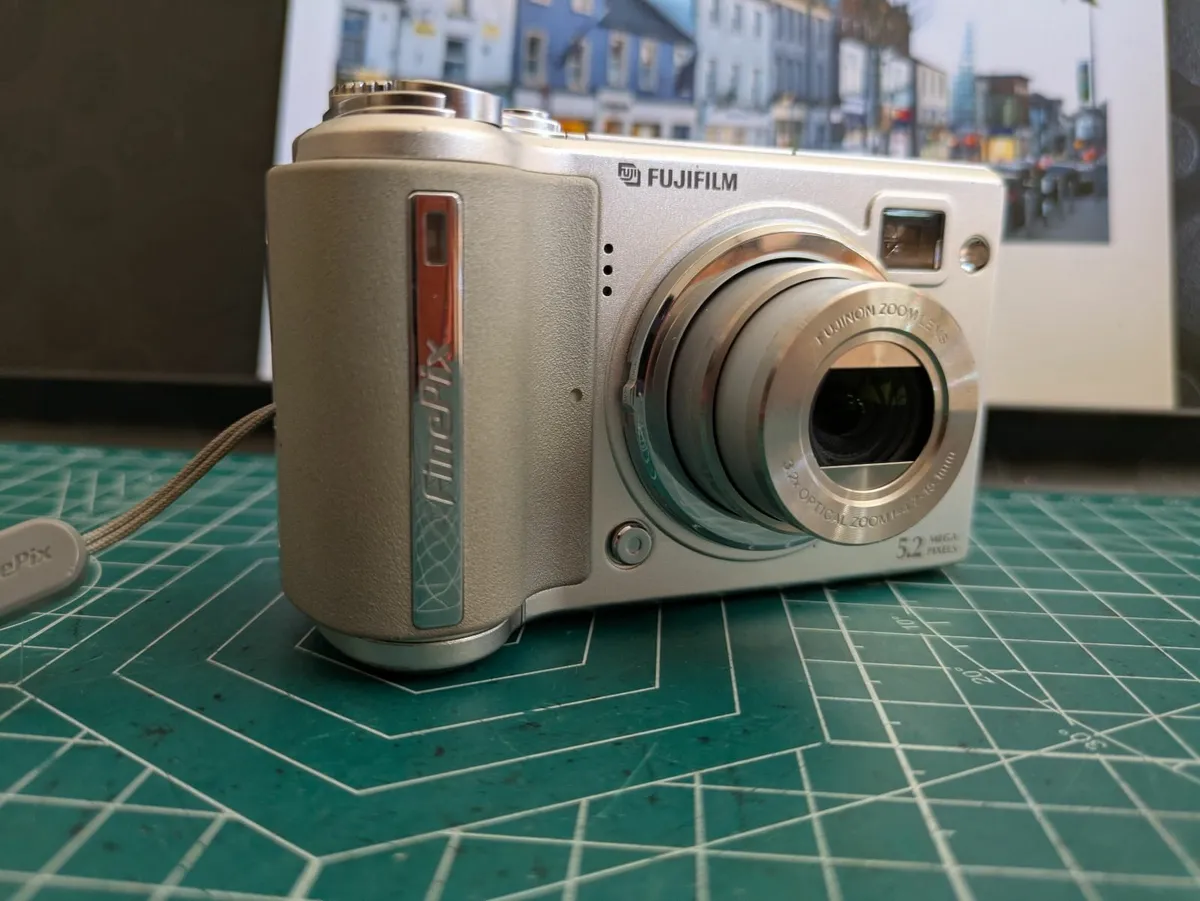 Fujifilm E510 CCD🌈 digital compact camera - Image 1