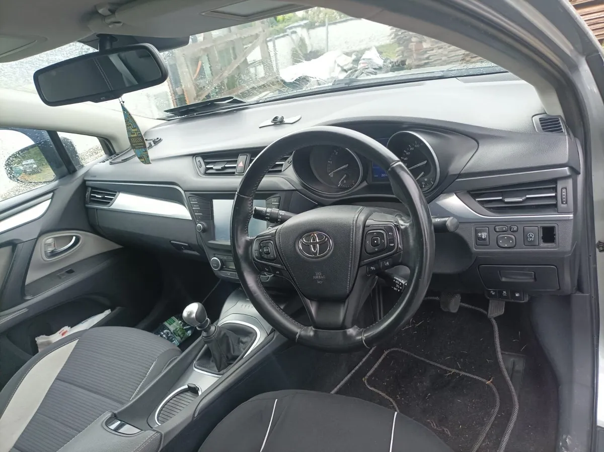 Toyota Avensis - Image 1