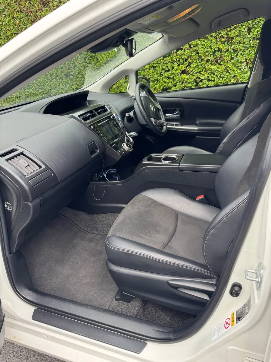 Toyota Prius 2018 - 7 seater - Perfect Family Car - Image 4