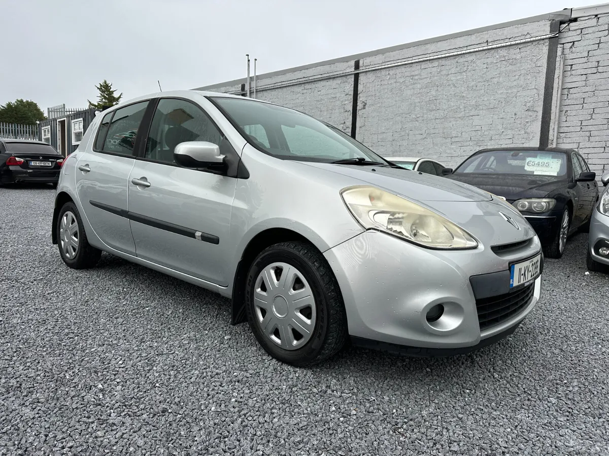 2011 Renault Clio Royale 1.1 4DR - Image 1