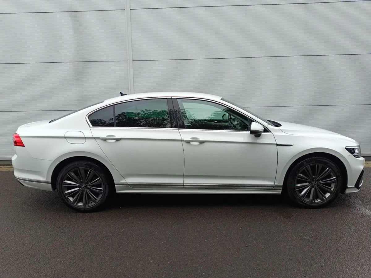 Volkswagen Passat 2.0 TDI 150HP R-line Leather - Image 2
