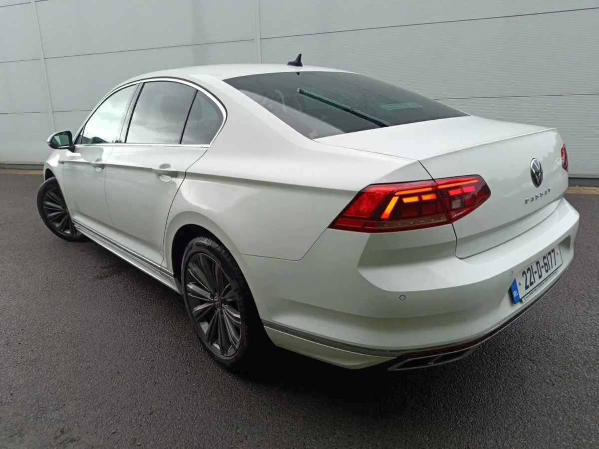 Volkswagen Passat 2.0 TDI 150HP R-line Leather - Image 3