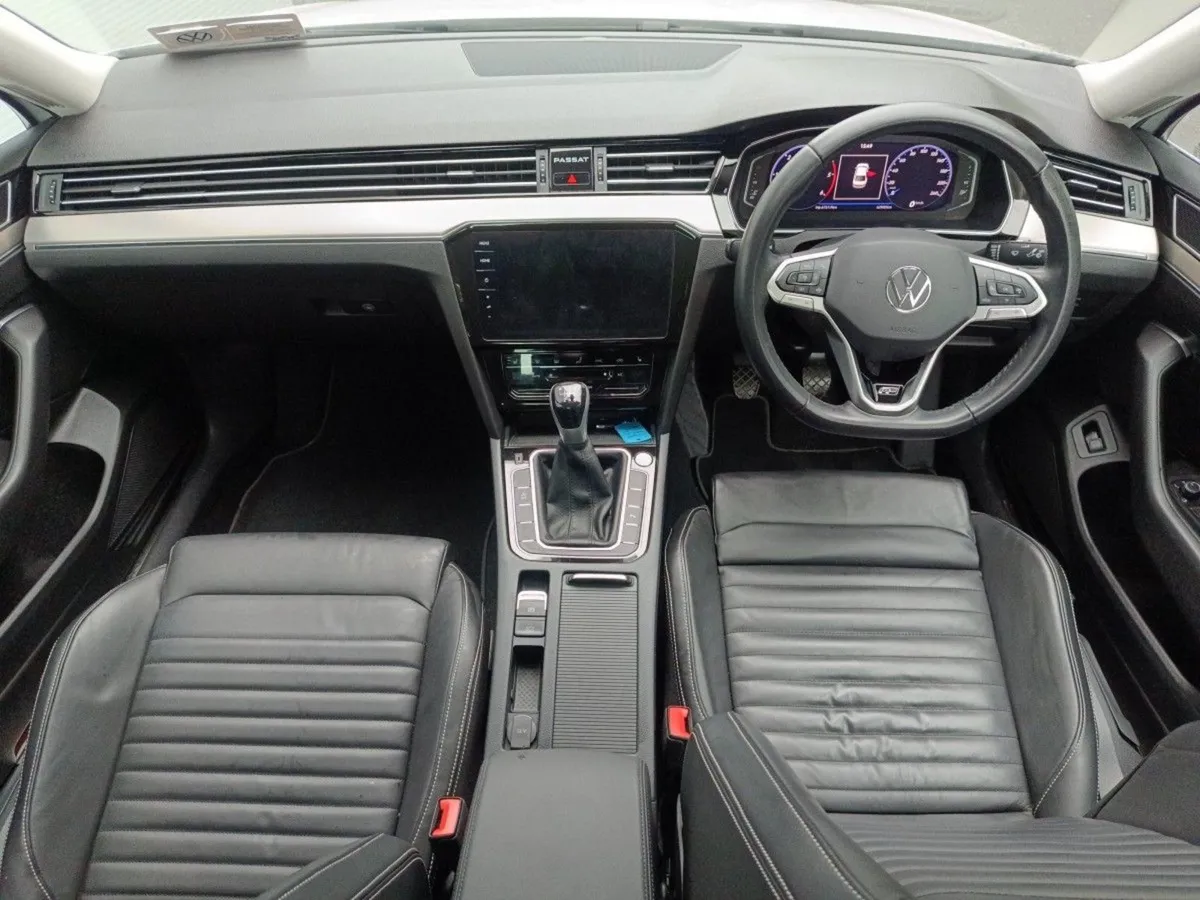 Volkswagen Passat 2.0 TDI 150HP R-line Leather - Image 4