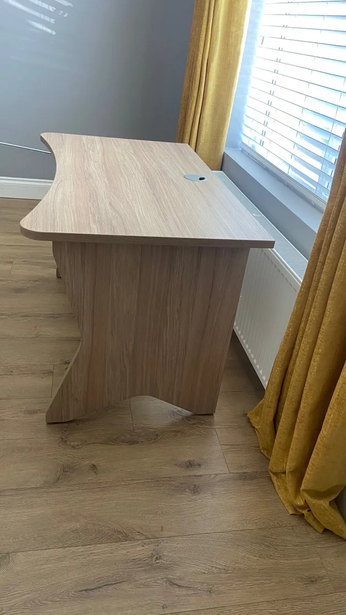 Desk - Image 2