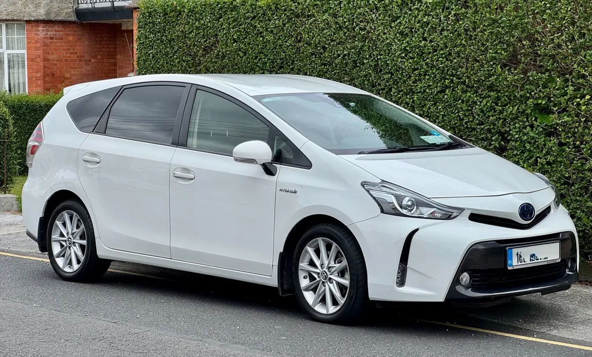 Toyota Prius 2018 - 7 seater - Perfect Family Car - Image 1