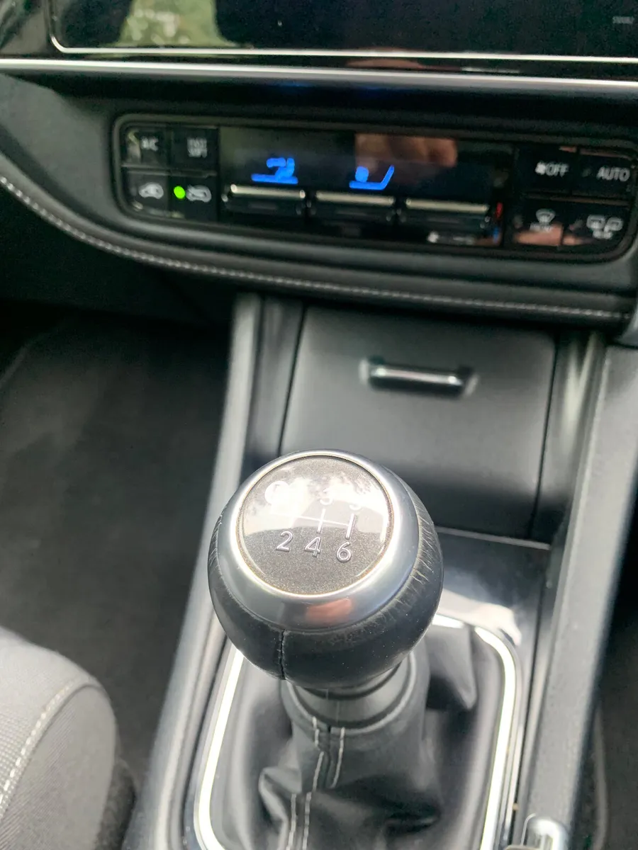 Toyota Auris 2016 1.4 D4d - Image 2