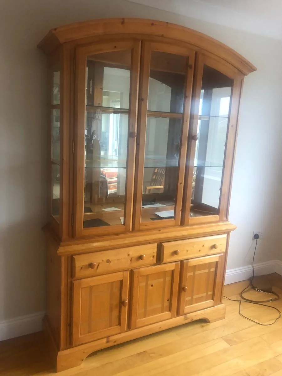 Display Cabinet - Image 1
