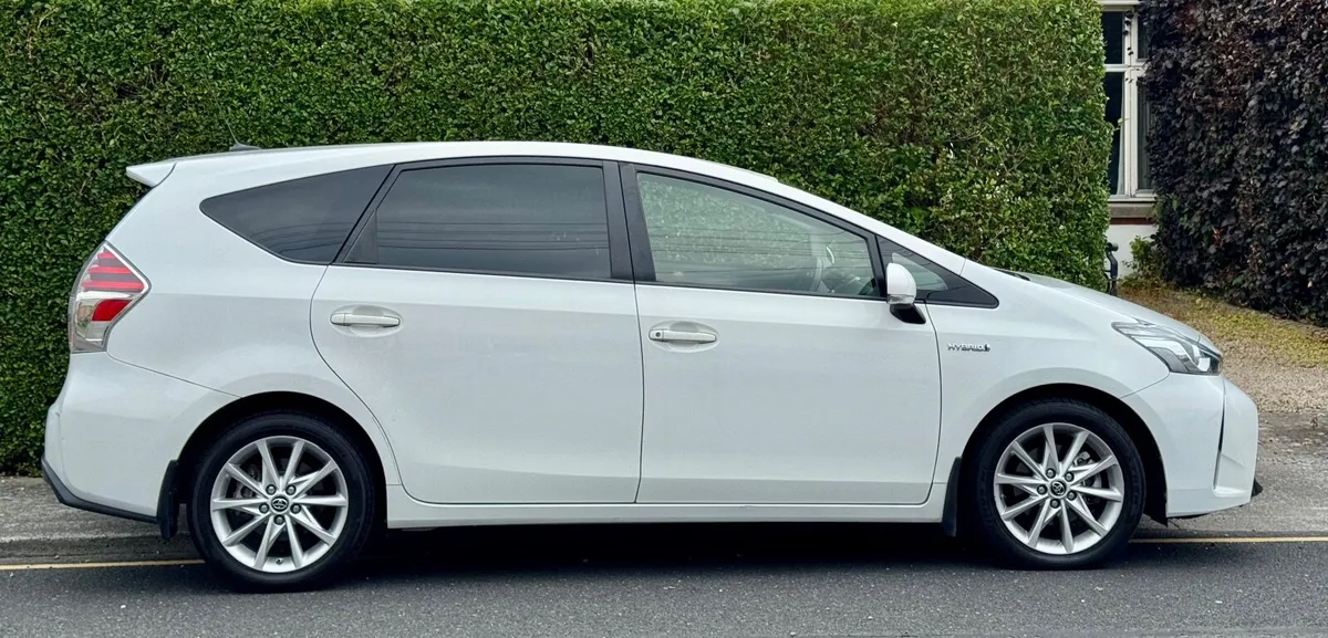 Toyota Prius 2018 - 7 seater - Perfect Family Car - Image 2