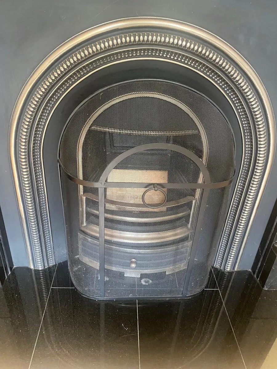 Fire place surrounding marble and mirror - Image 2
