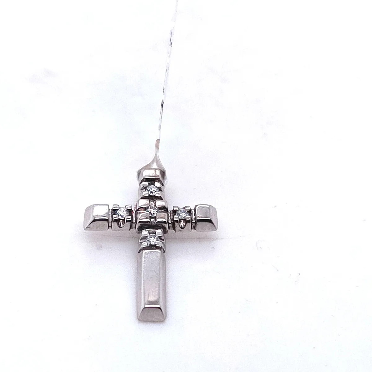 9k White Gold & Diamond Cross - Image 1