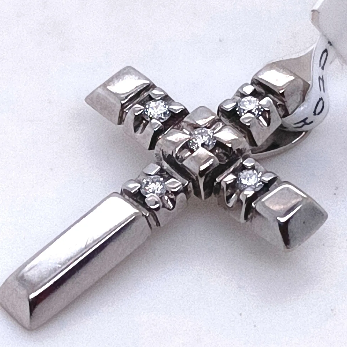 9k White Gold & Diamond Cross - Image 2