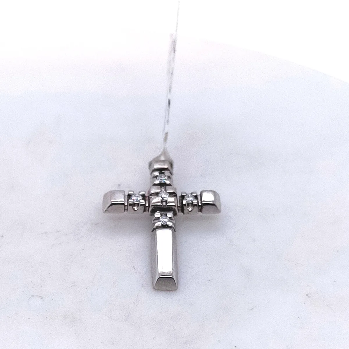 9k White Gold & Diamond Cross - Image 3
