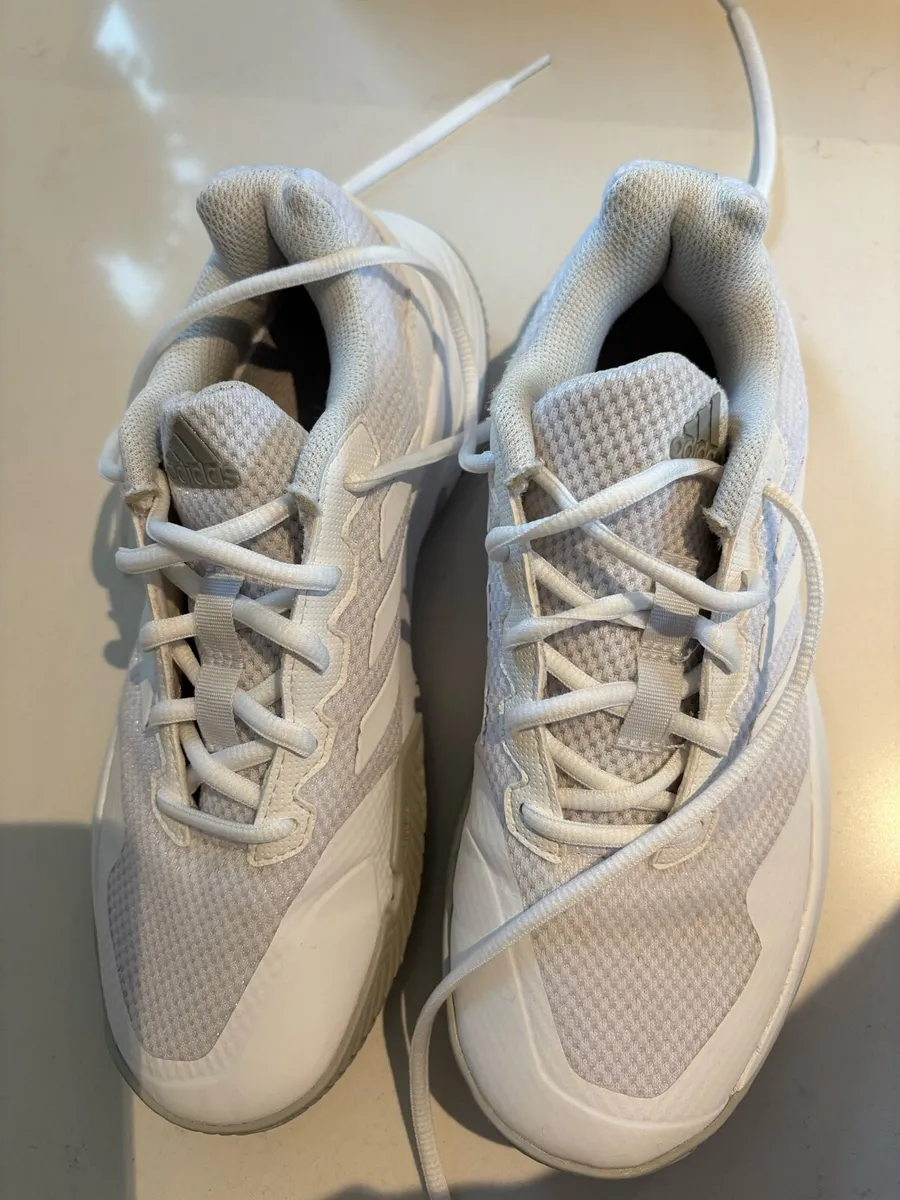 Tennis shoes - Image 2