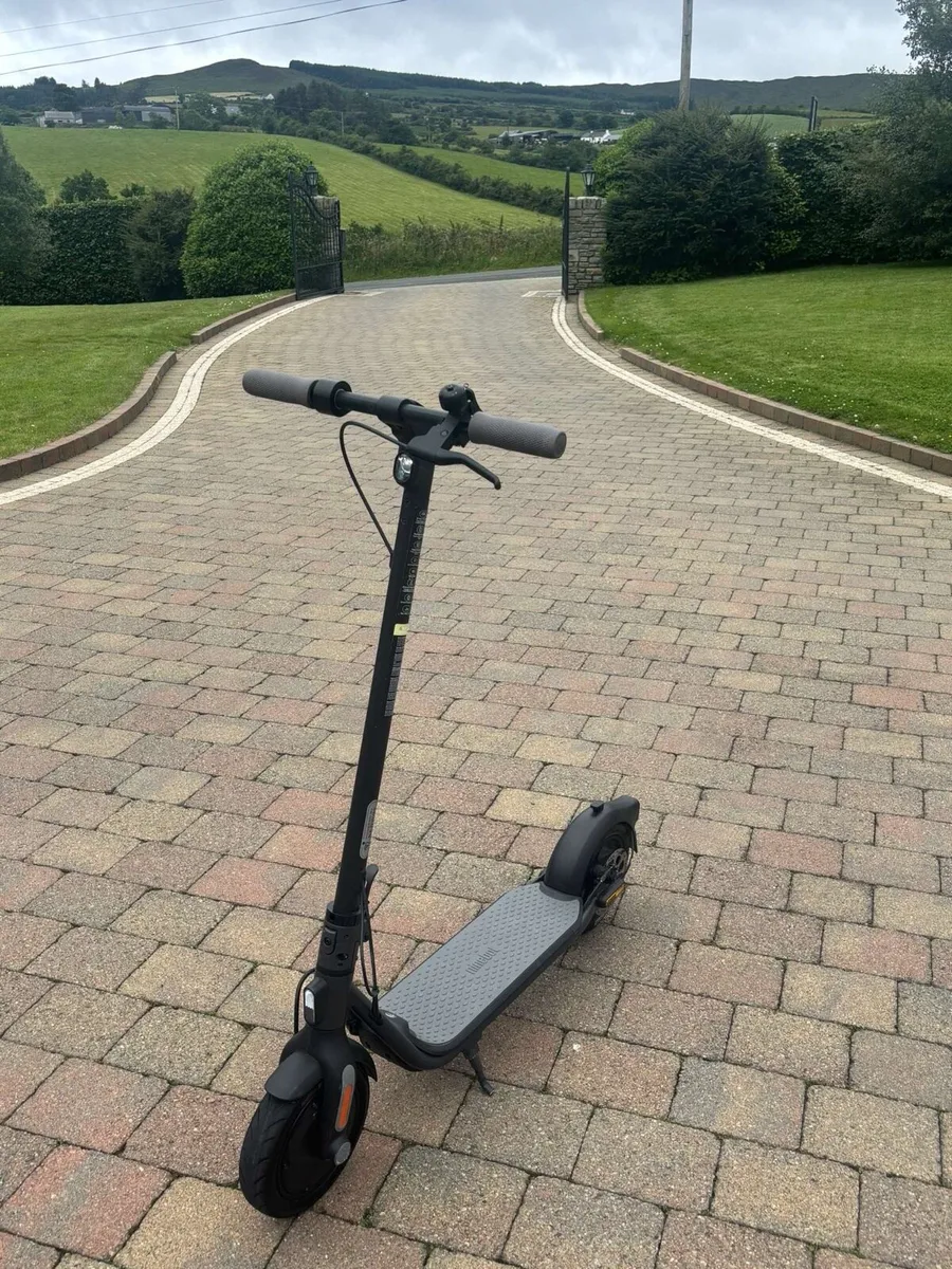Ninebot f25e ii scooter - Image 1
