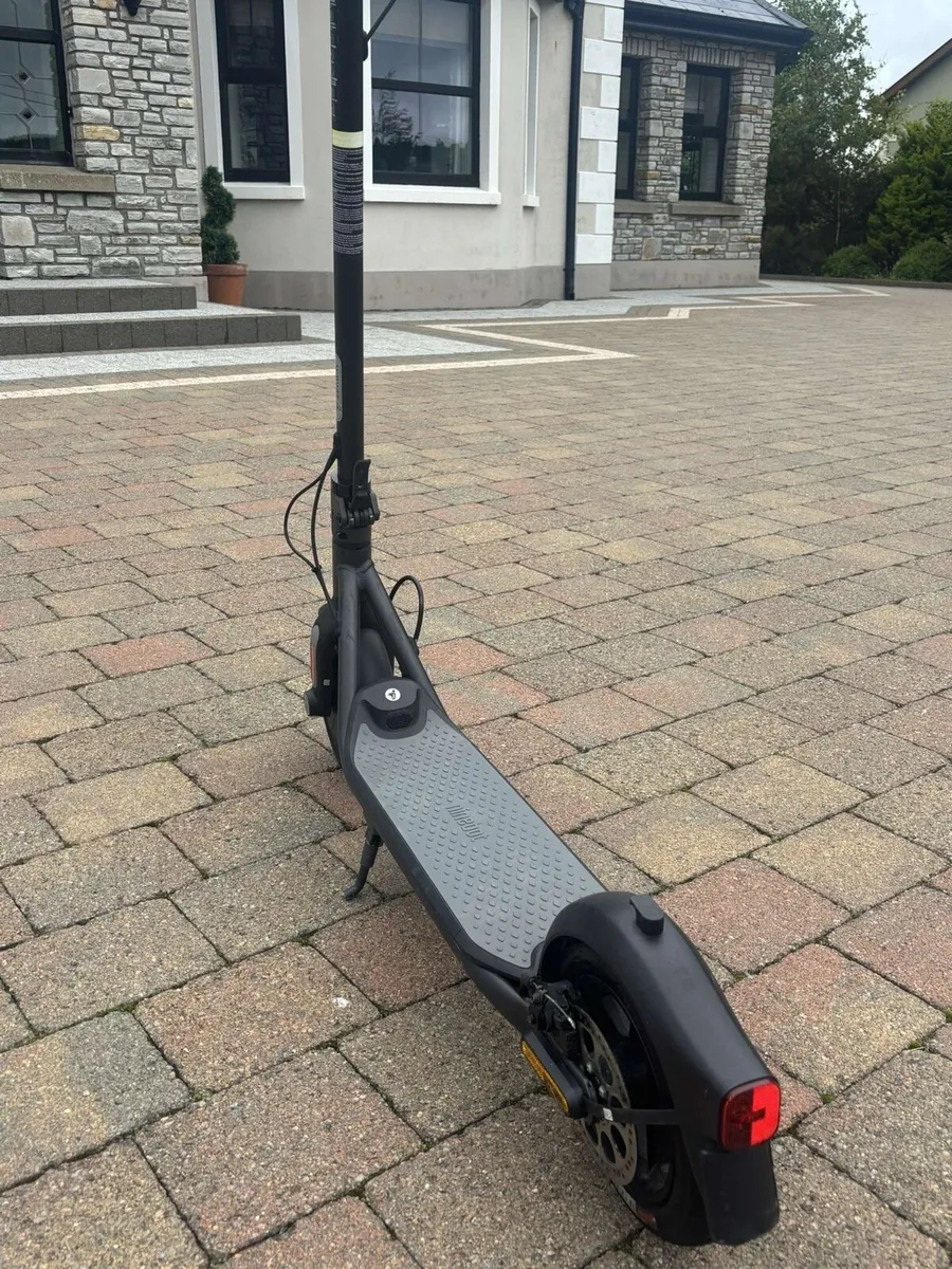 Ninebot f25e ii scooter - Image 3