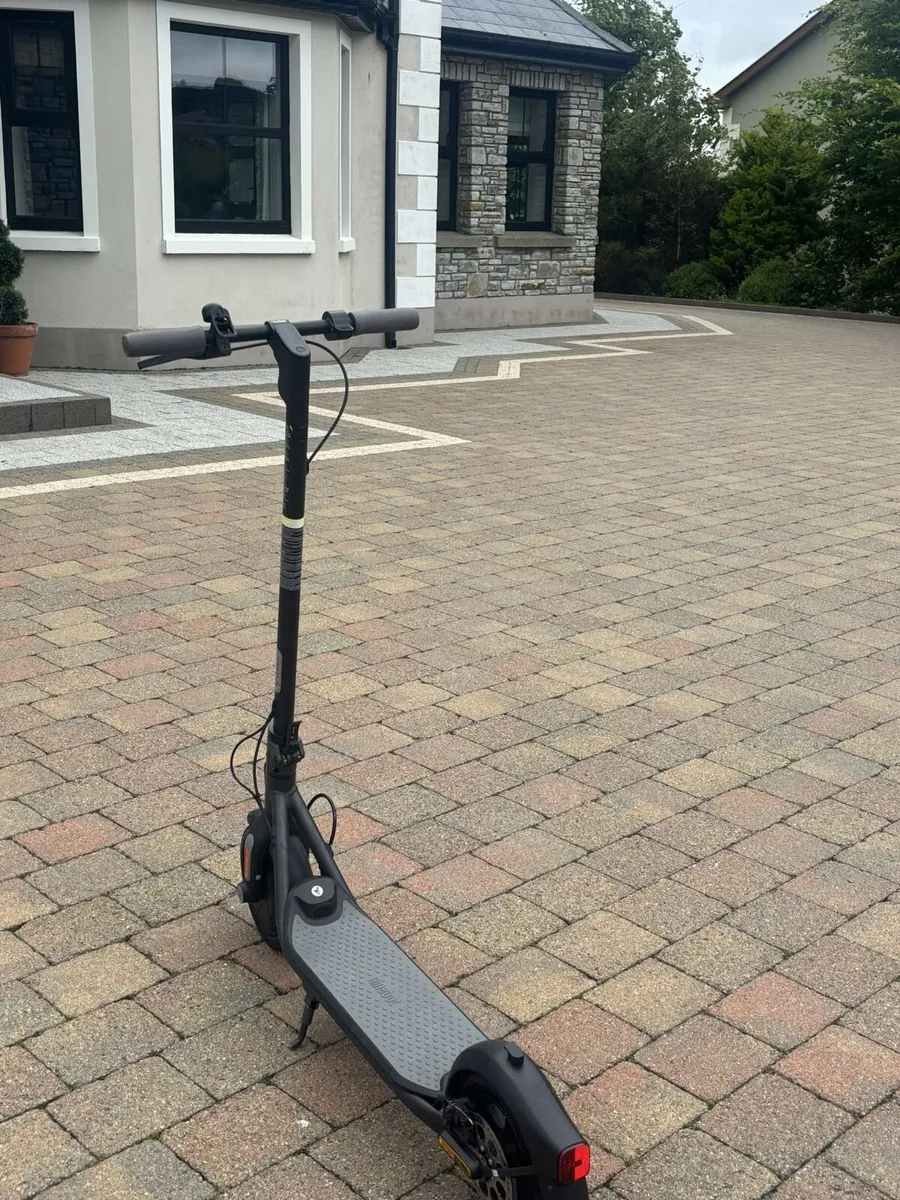Ninebot f25e ii scooter - Image 4