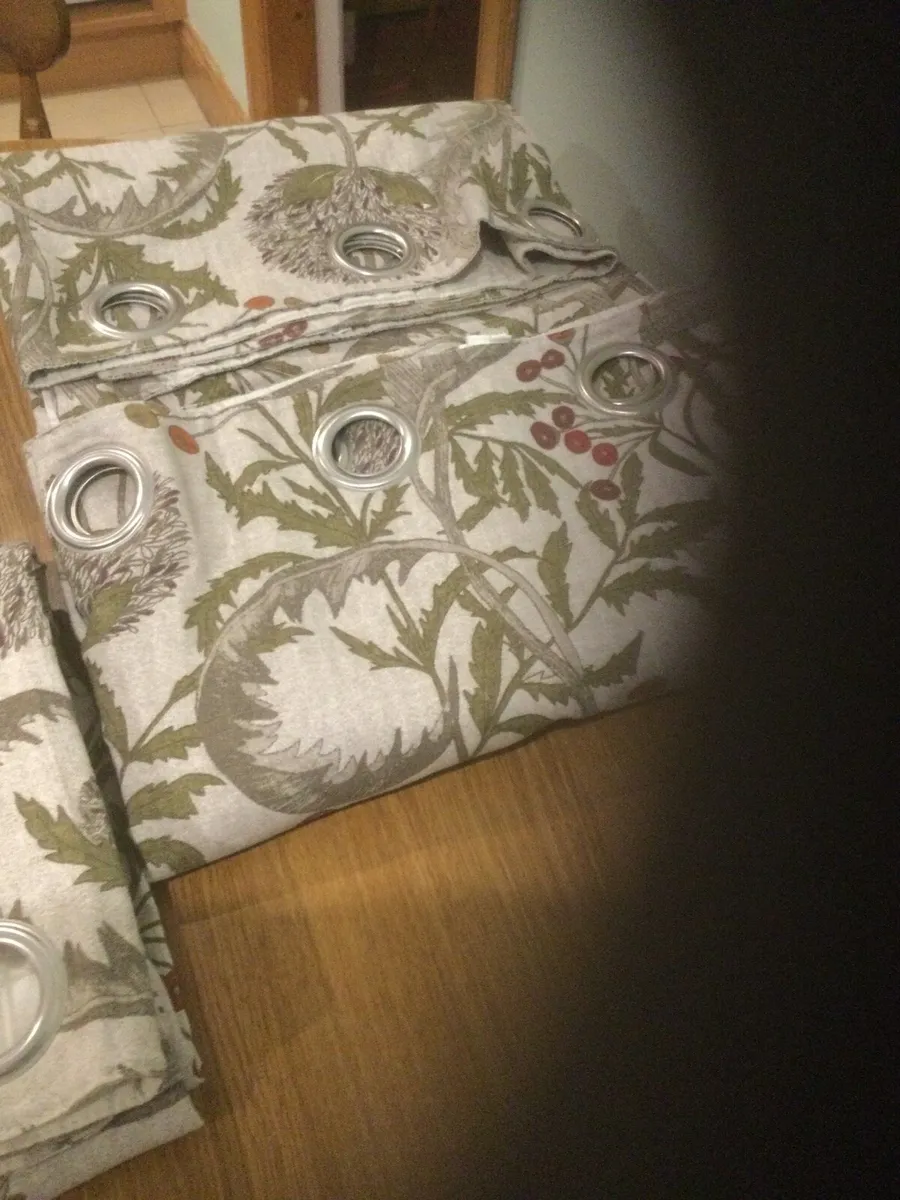 Curtains - Image 2