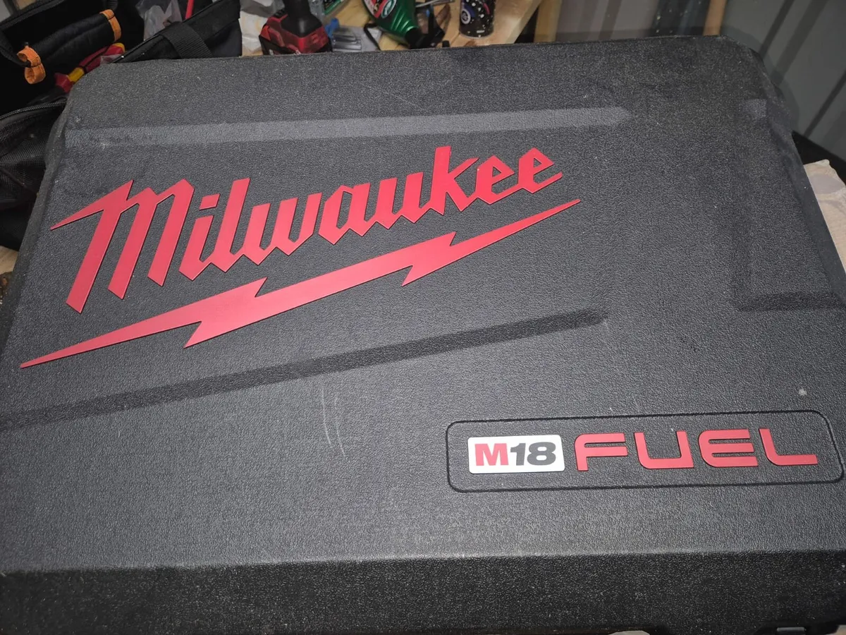 9 inch milwaukee grinder - Image 3