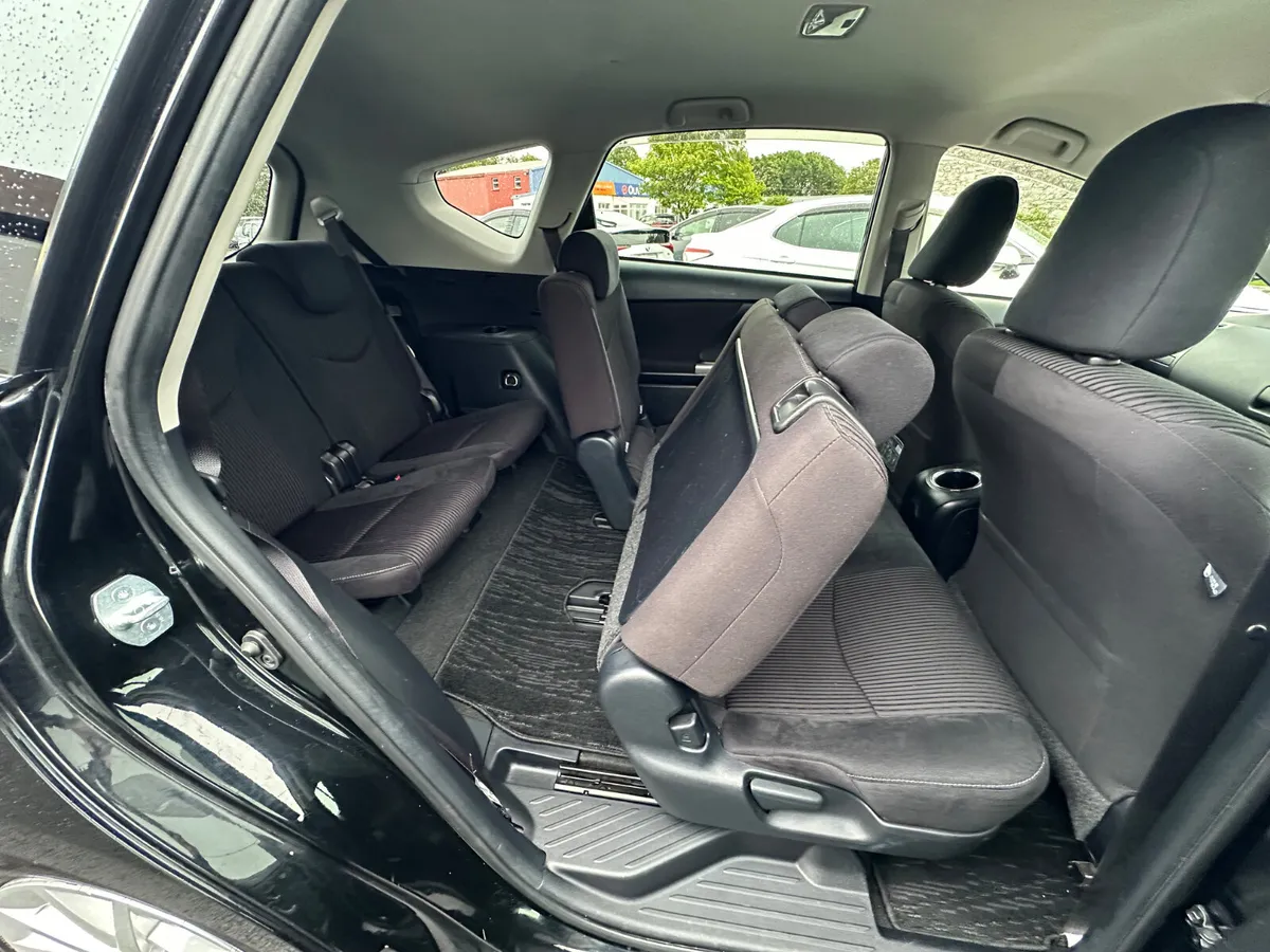 7 seats - Low Mileage- Hybrid Self Charging - Image 2