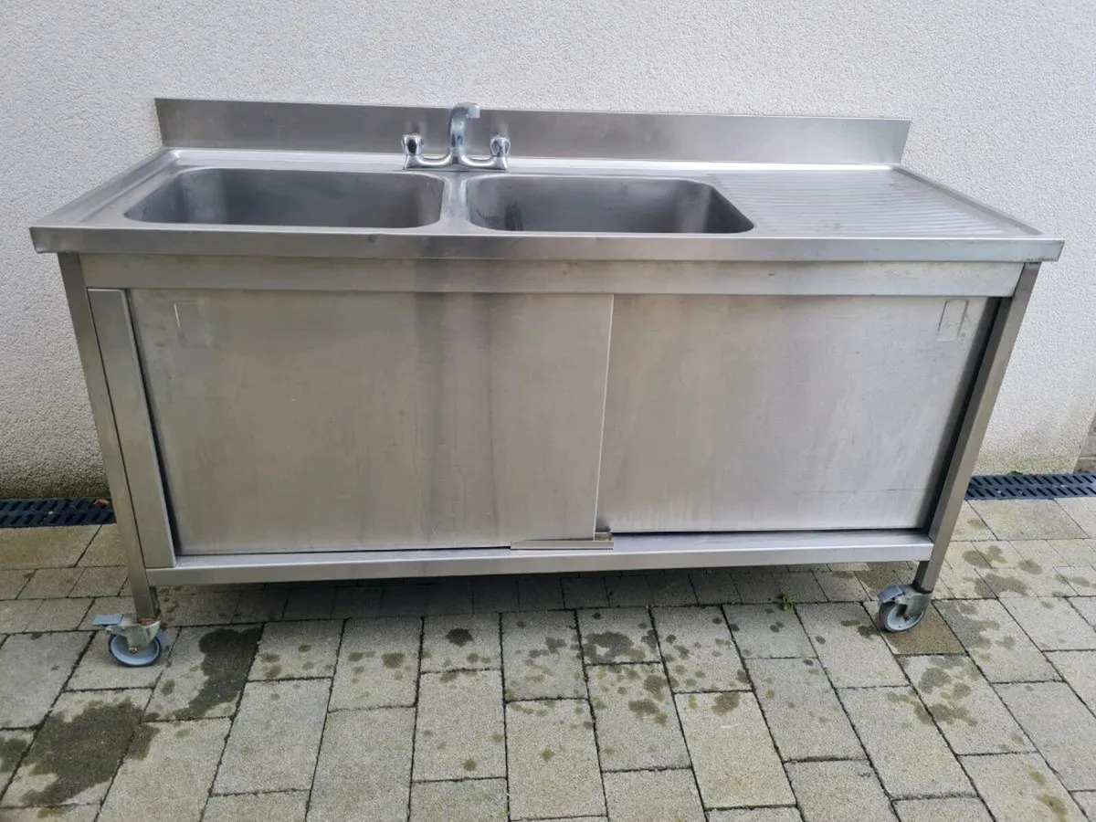 Stainless steel sinks and tables - Image 1