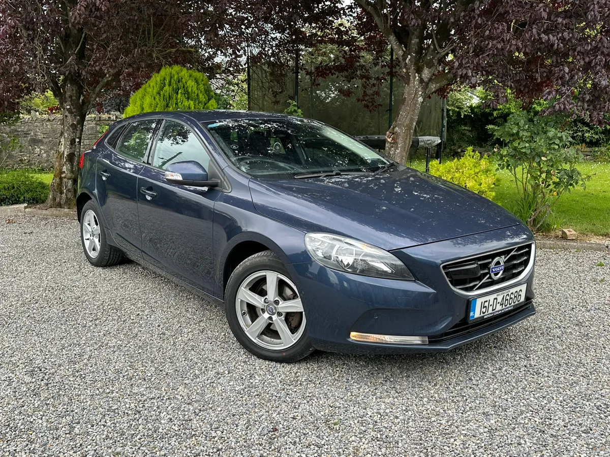 Volvo V40 - Image 1
