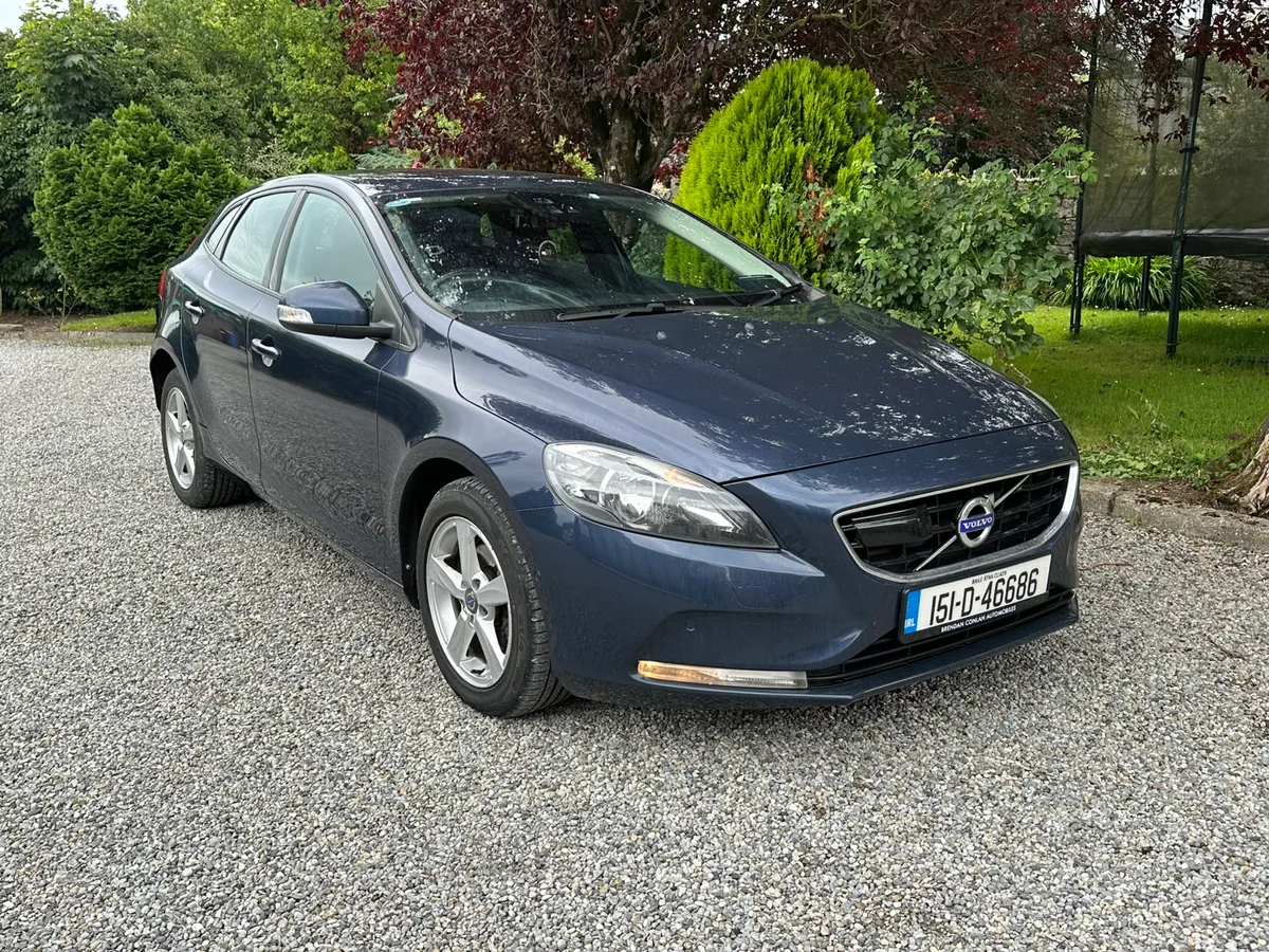 Volvo V40 - Image 2