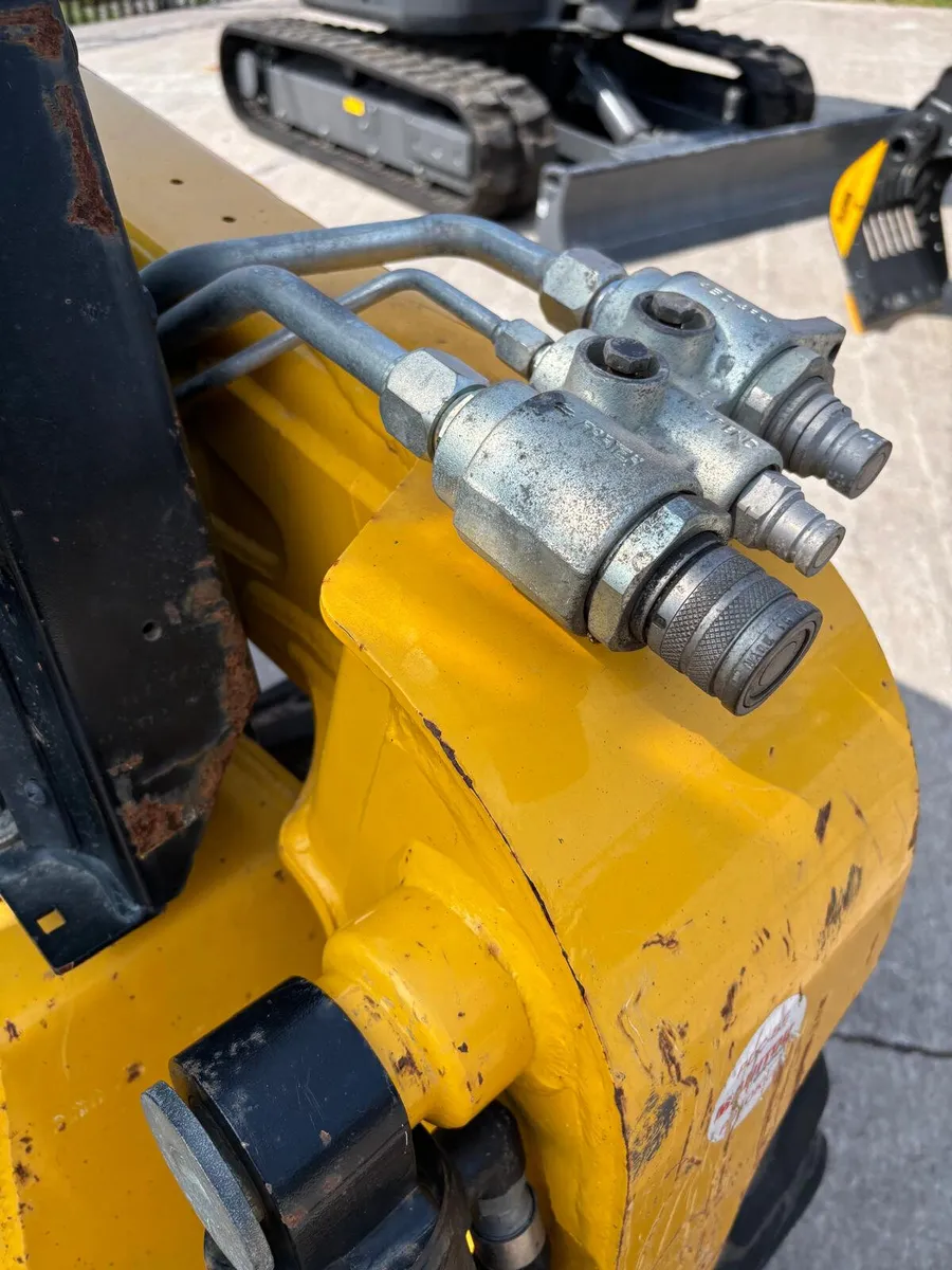 2019 Gehl R165 Skidsteer Loader - Image 4