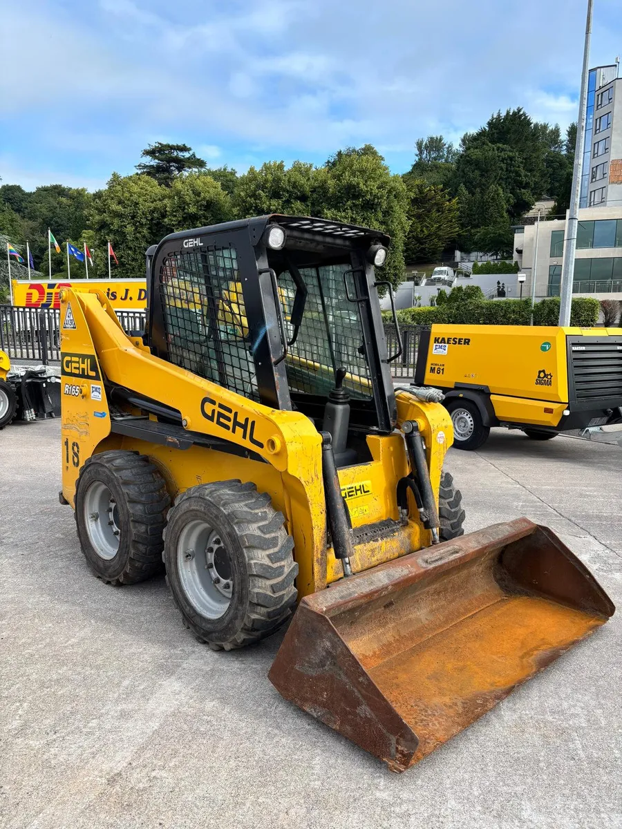 2019 Gehl R165 Skidsteer Loader - Image 2