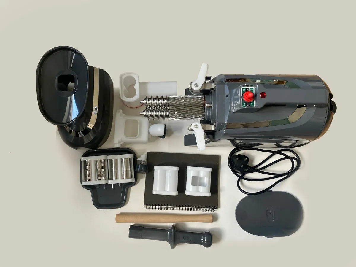 Tribest Greeenstar Pro Commercial Slow Juicer - Image 2