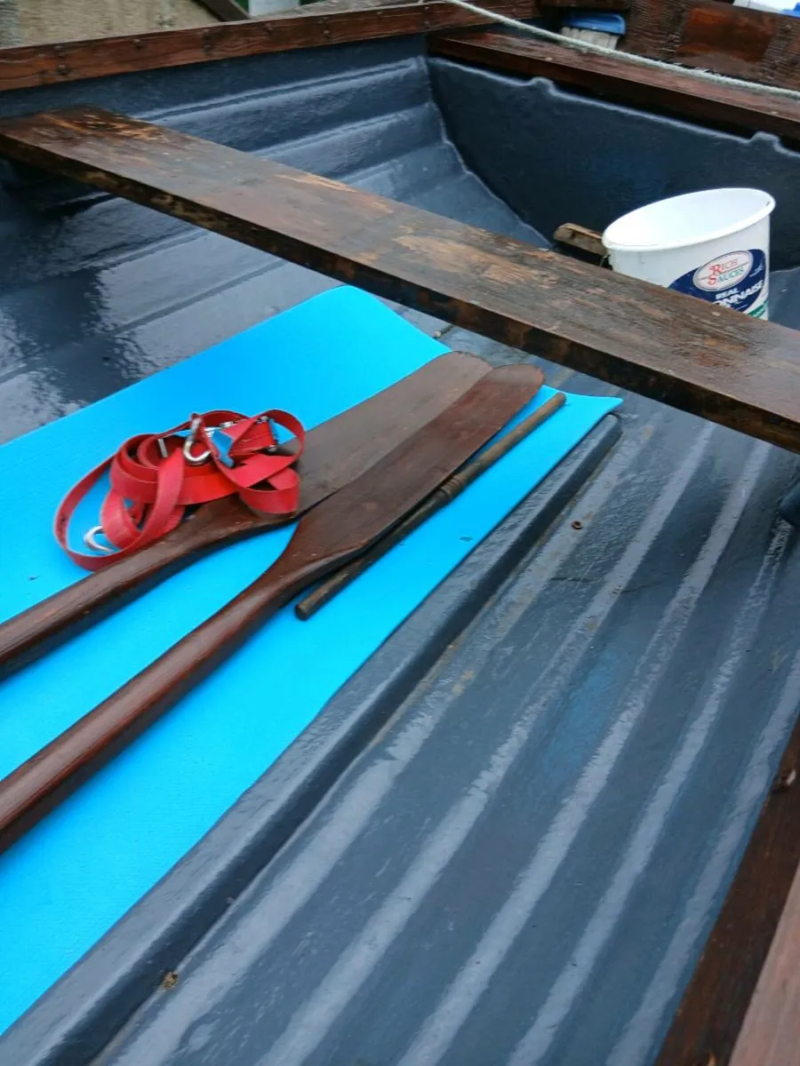 15 foot boat And trailer - Image 3