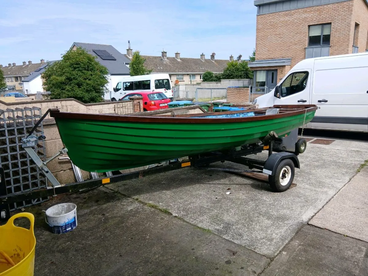 15 foot boat And trailer - Image 1