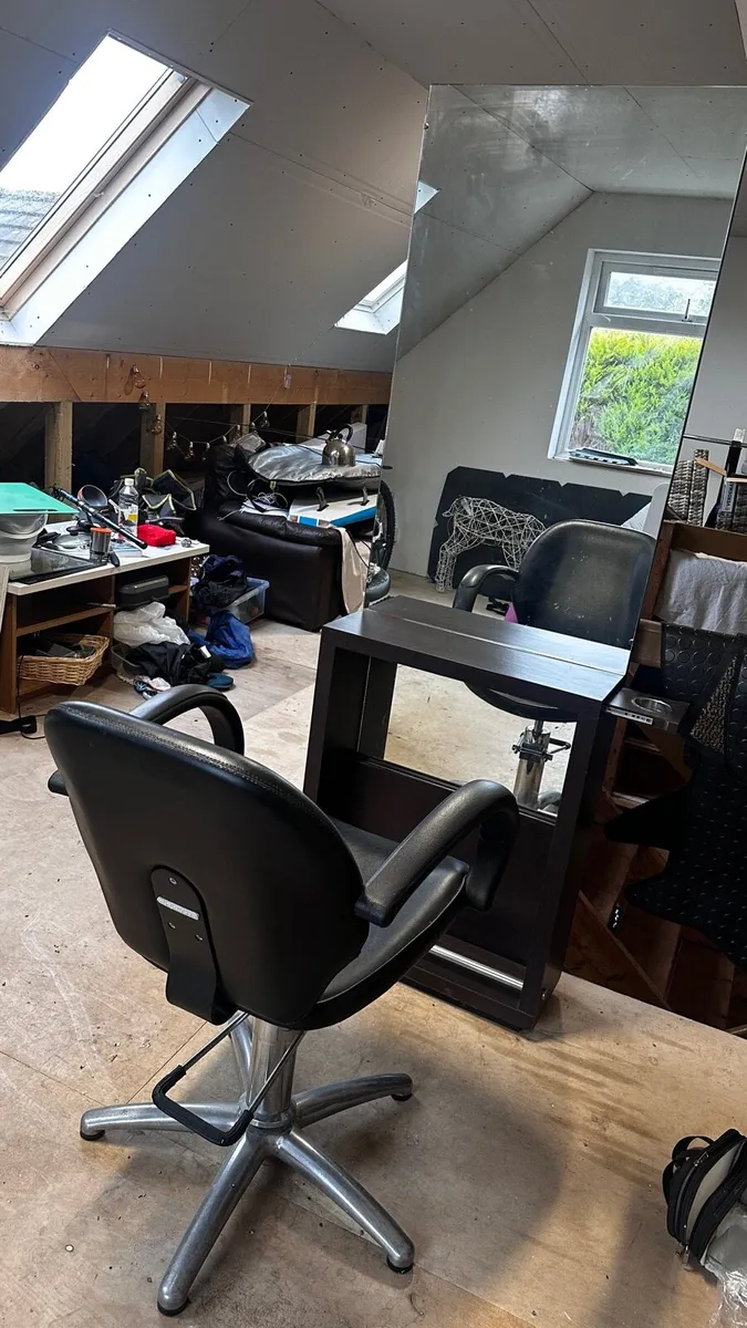 Barber Station and chair - Image 1