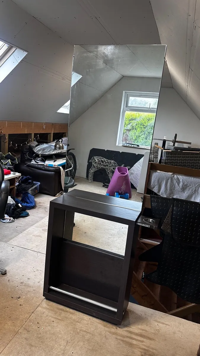 Barber Station and chair - Image 2
