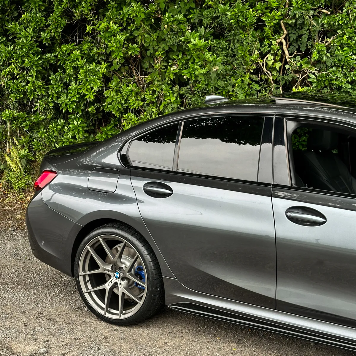 2020 (202)  BMW 330e M-SPORT PRO EDITION SUNROOF - Image 4