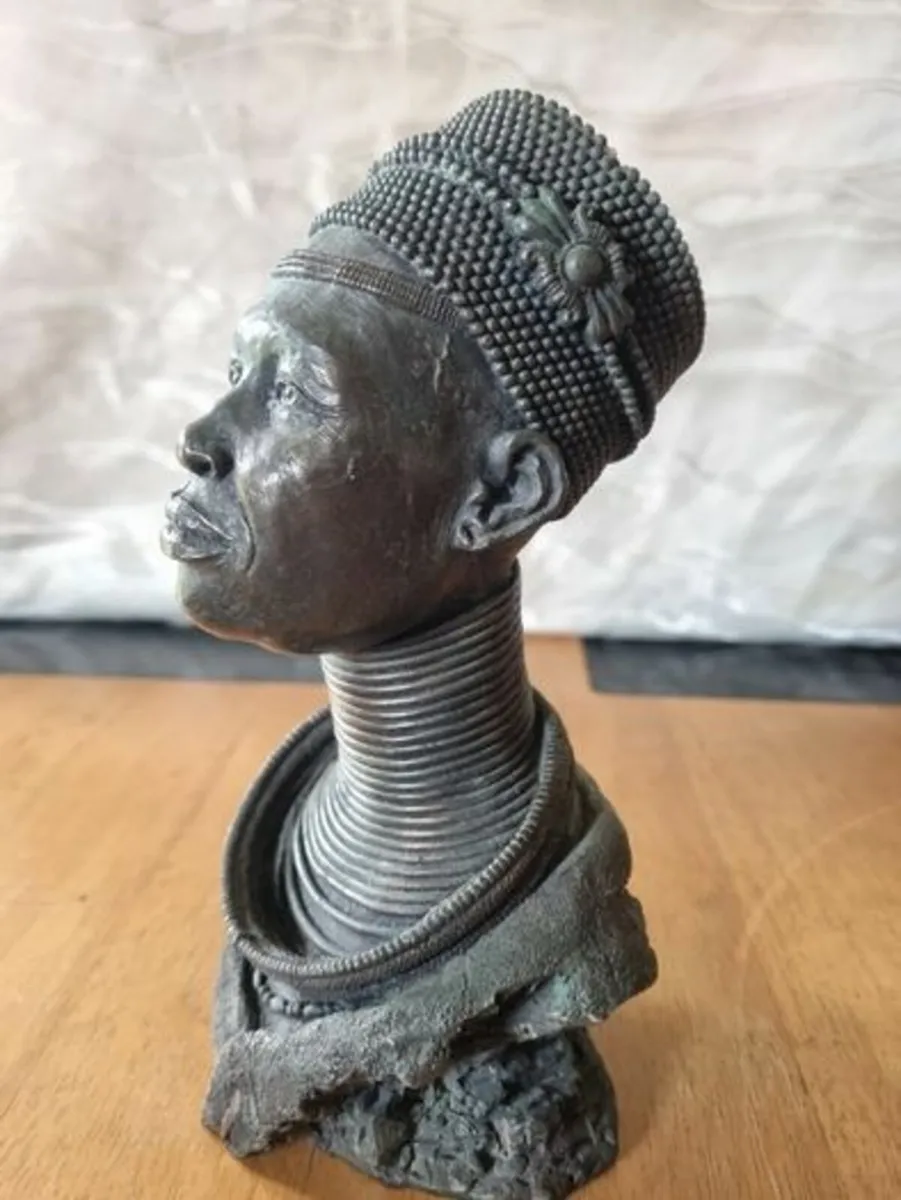 African Bust of a Woman - Image 2