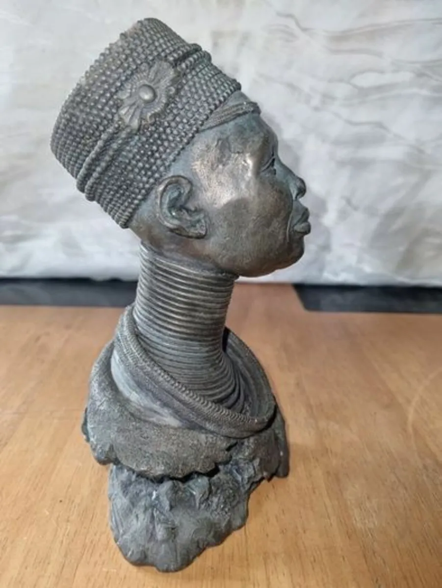 African Bust of a Woman - Image 3