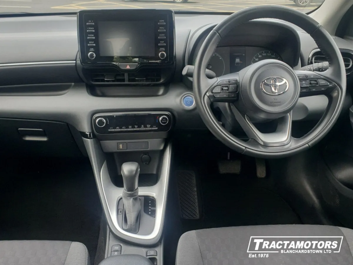 Toyota Yaris 1.5 HYBRID LUNA AUTO - Image 2
