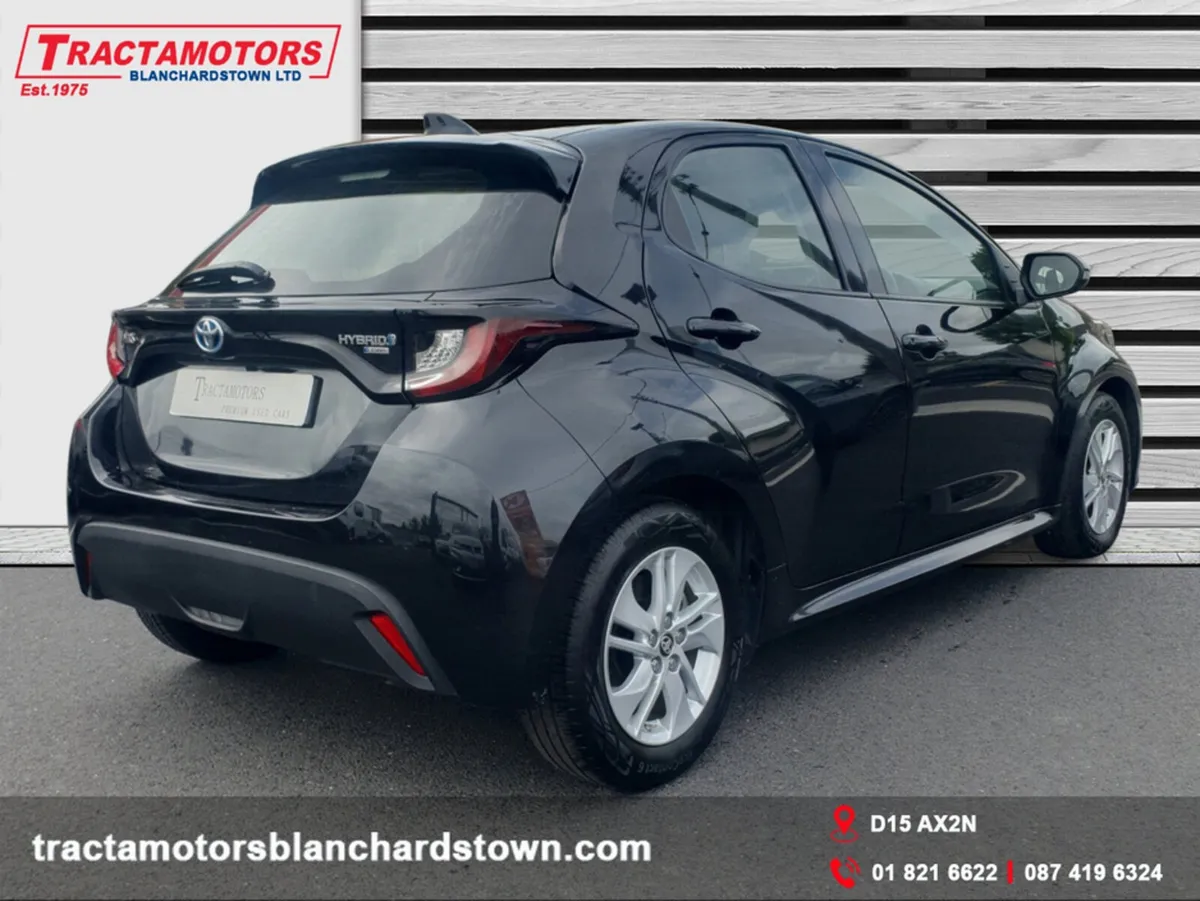 Toyota Yaris 1.5 HYBRID LUNA AUTO - Image 3