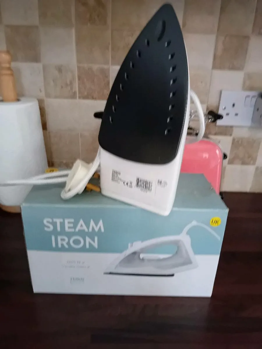 STEAM IRON  NEW BOXED