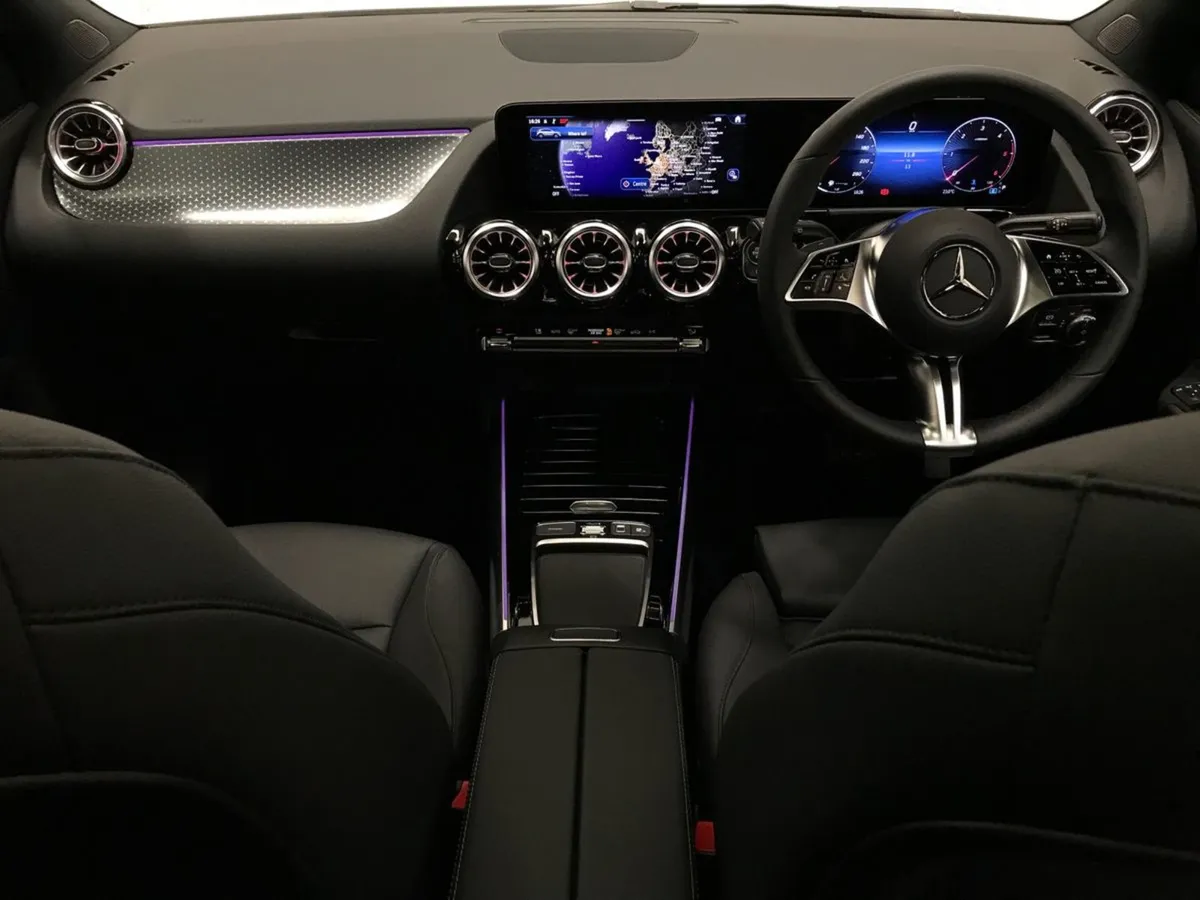 Mercedes-Benz GLA Gla200 D Progressive Line  nigh - Image 4