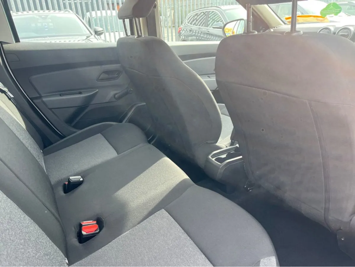 Dacia Duster Essential TCE 90 4X2 5DR - Image 4