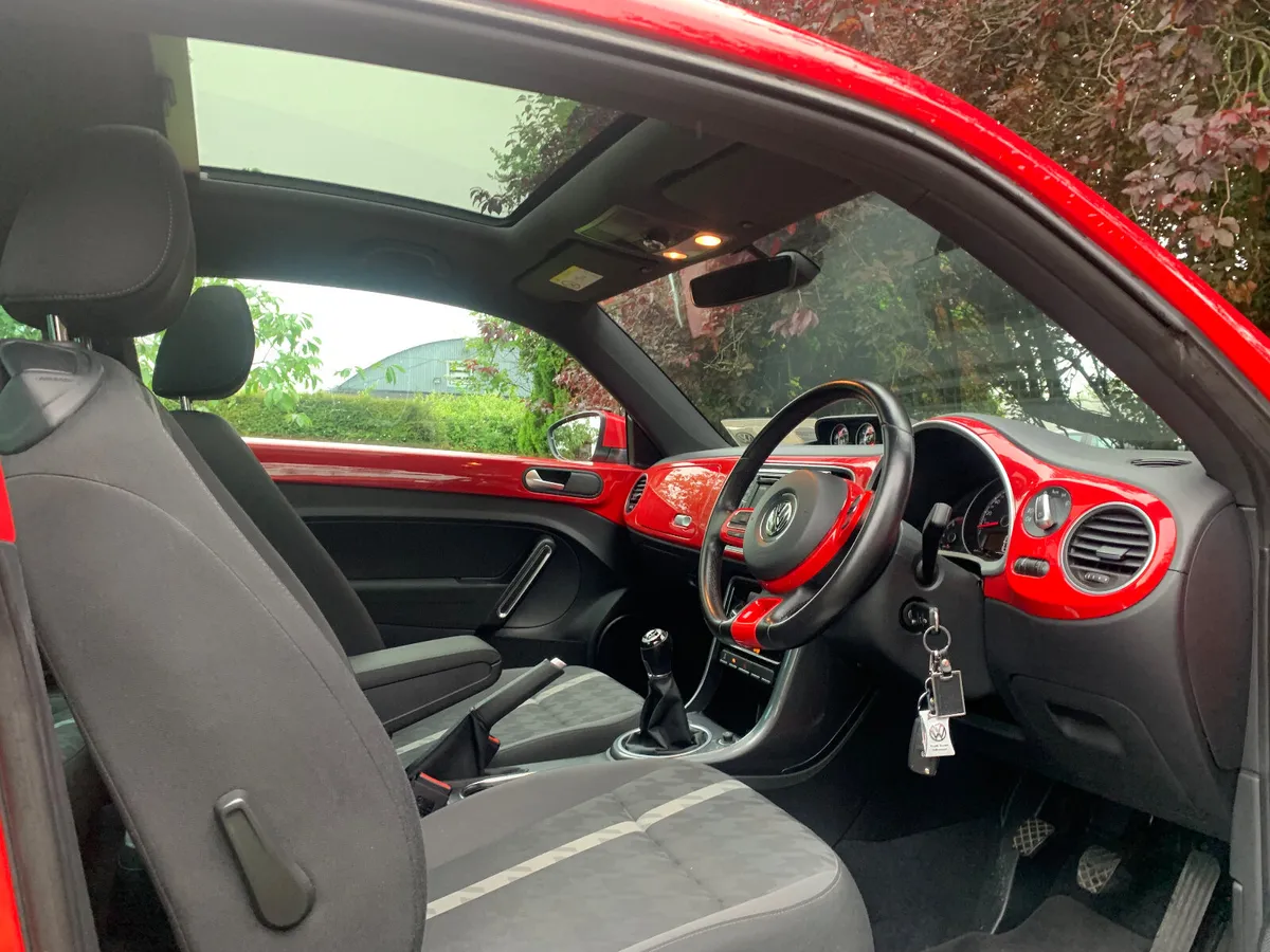 Volkswagen Beetle 2018 - Image 2
