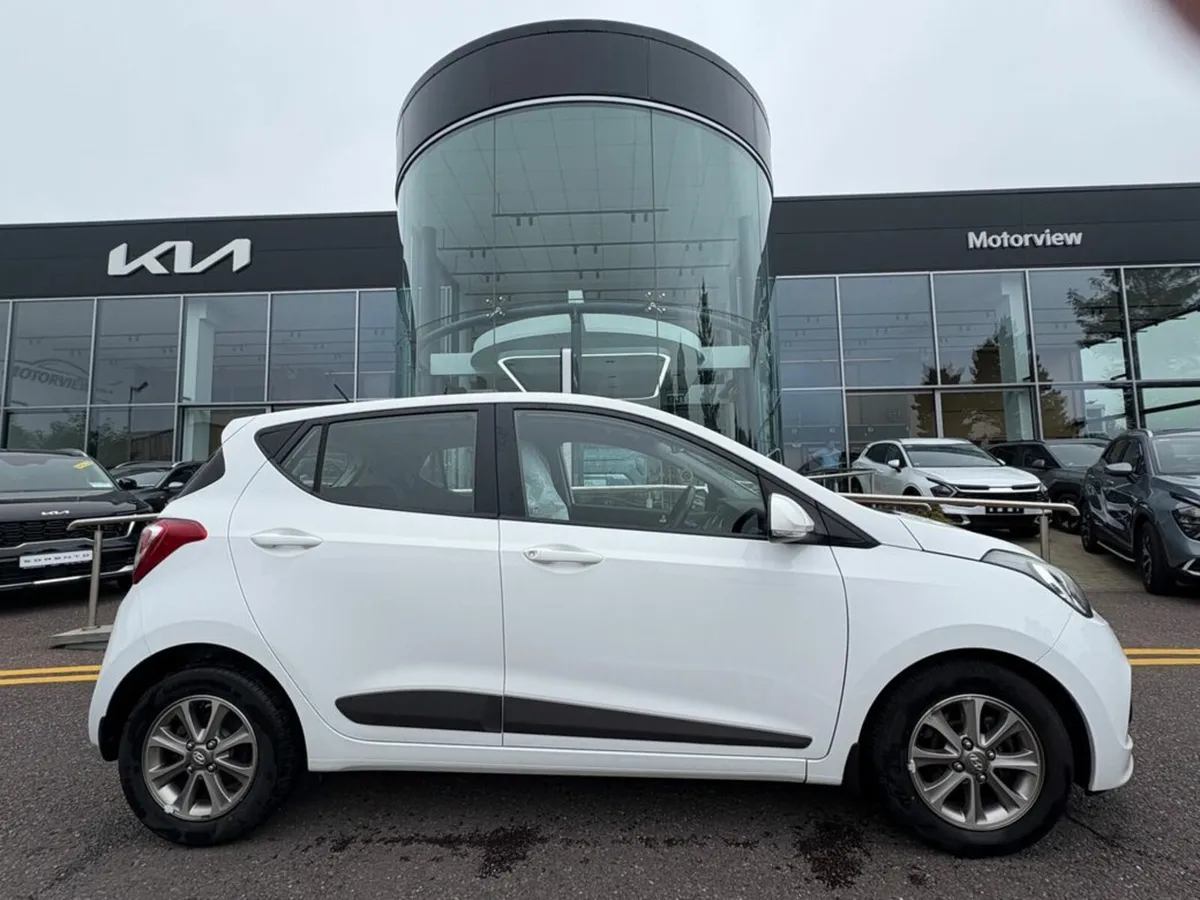 Hyundai i10 Deluxe 4DR, Bluetooth, Cruise Control, - Image 1
