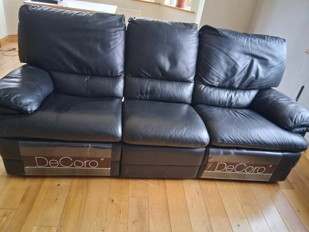 3 seater leather recliner - Image 4
