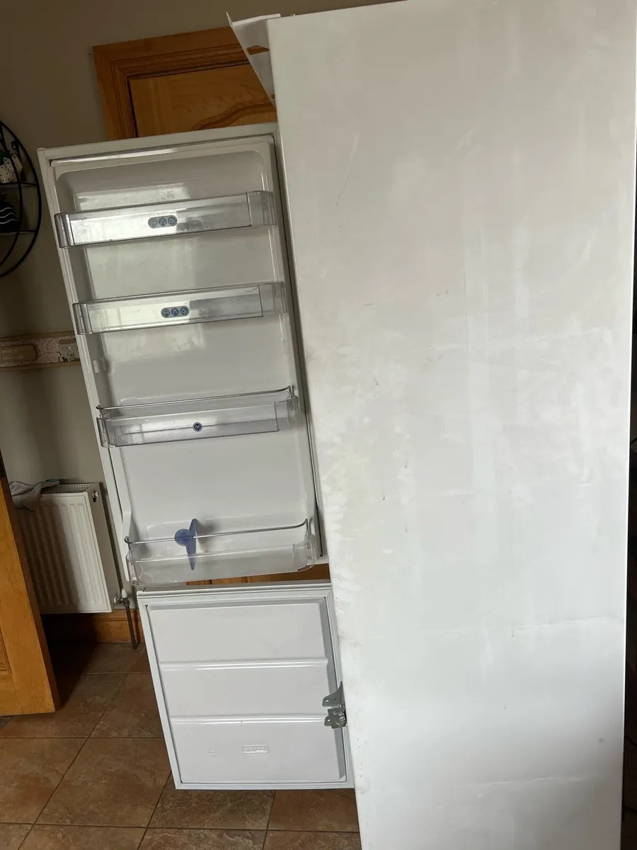 Whirlpool intergrated fridge freezer - Image 2
