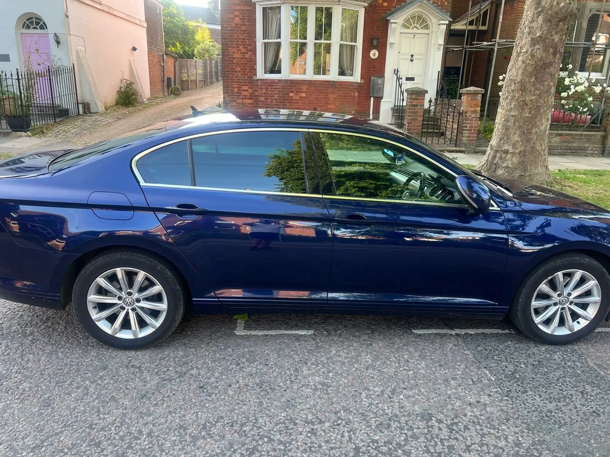 Volkswagen Passat - Image 2
