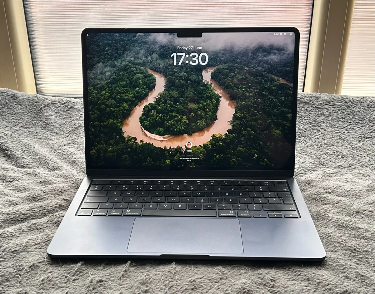 Macbook air 13’ (M4) - in warranty - Image 1