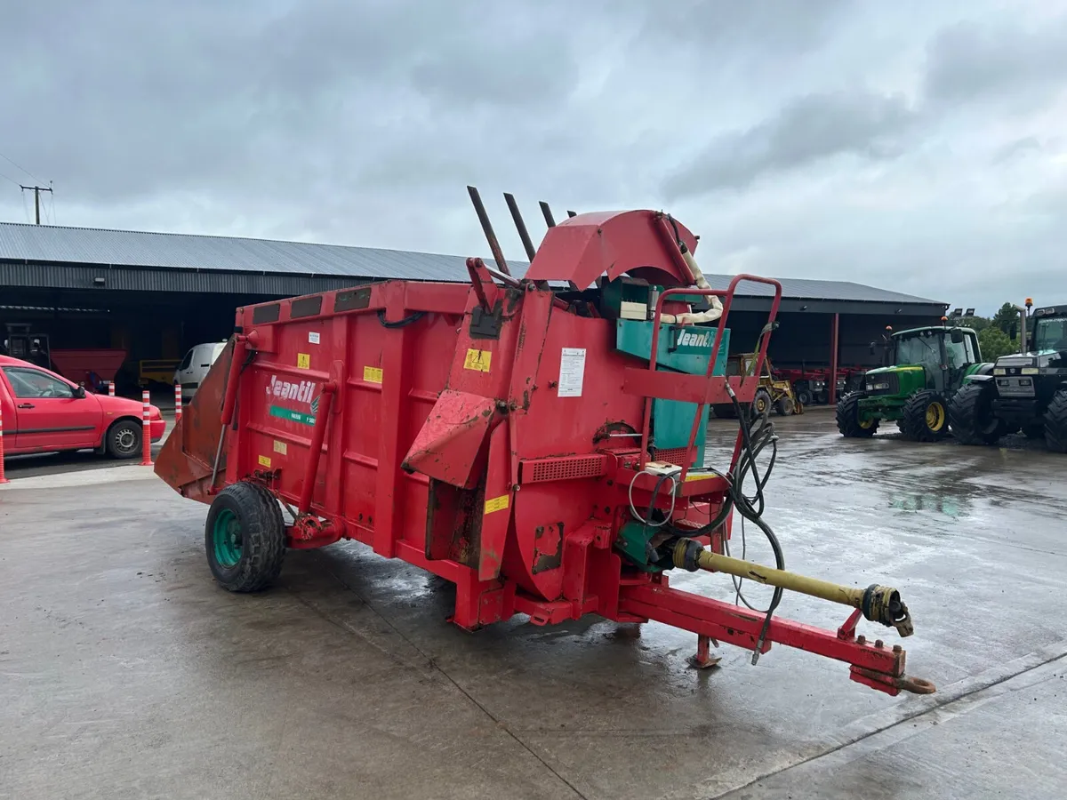 Jeantil P5800RE Straw Blower - Image 1